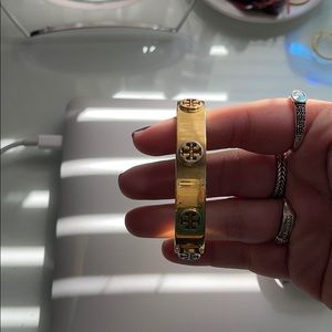 Big tory butch bracelet